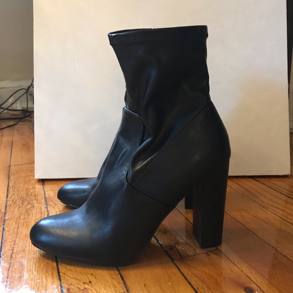 Steve Madden Edit Boots -Size 8